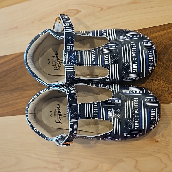 Monkey Feet Thin Blue Line Size 6-7 - Picture 1 of 3